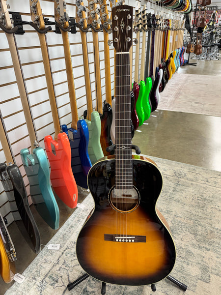 Alvarez Delta00-TSB Parlor - Tobacco Sunburst