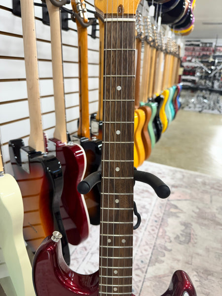 Squier Classic Vibe '60s Stratocaster with Laurel Fretboard - Candy Apple Red