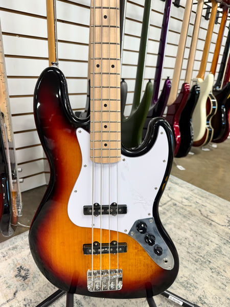 Squier Affinity Jazz Bass with Maple Fretboard - 3-Color Sunburst