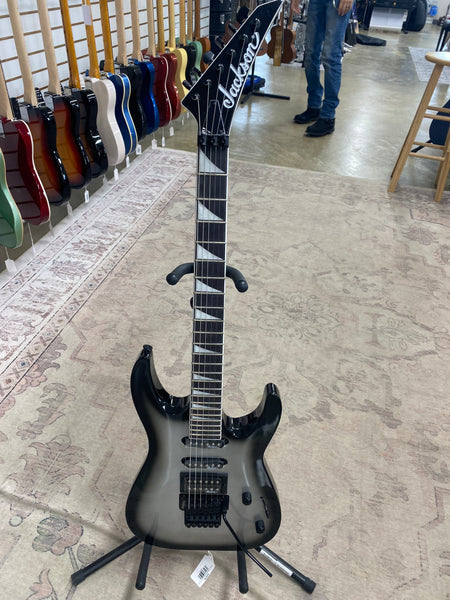Jackson JS34 DKA JS Series Dinky Arch Top - Silverburst