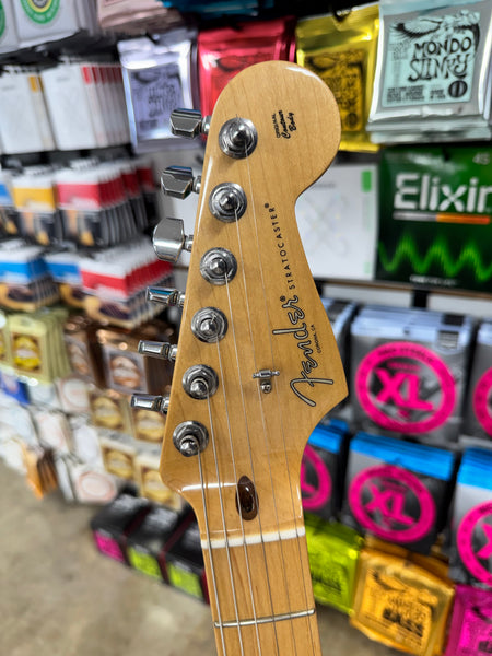 Fender American Special Stratocaster with Maple Fretboard - Olympic White