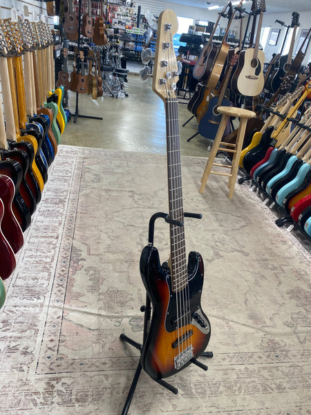 Squier Affinity Jazz Bass V - 3-Color Sunburst