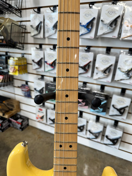 Fender Player Stratocaster with Maple Fretboard - Buttercream