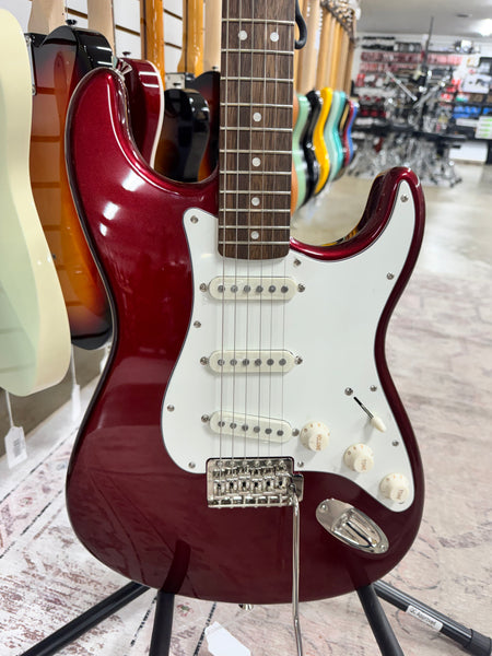 Squier Classic Vibe '60s Stratocaster with Laurel Fretboard - Candy Apple Red