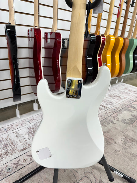Squier Mini Stratocaster V2 with Maple Fretboard - Olympic White