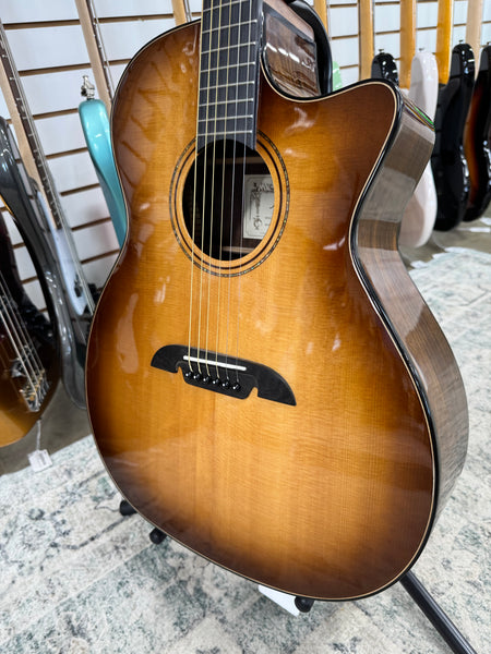 Alvarez AGPF700CEARSHB Artist Elite Grand Auditorium - Shadowburst