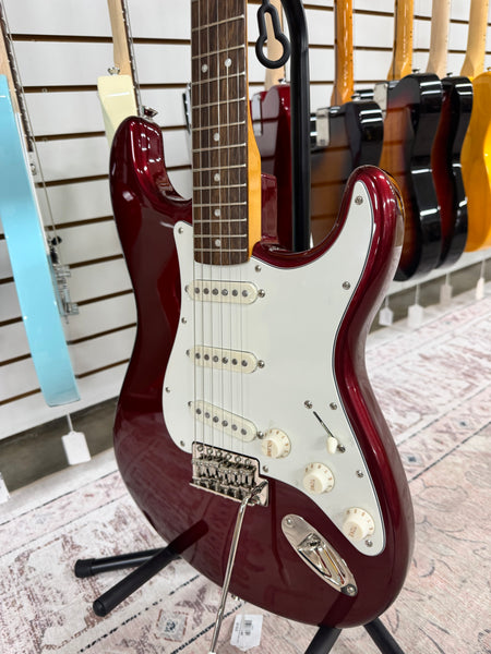 Squier Classic Vibe '60s Stratocaster with Laurel Fretboard - Candy Apple Red