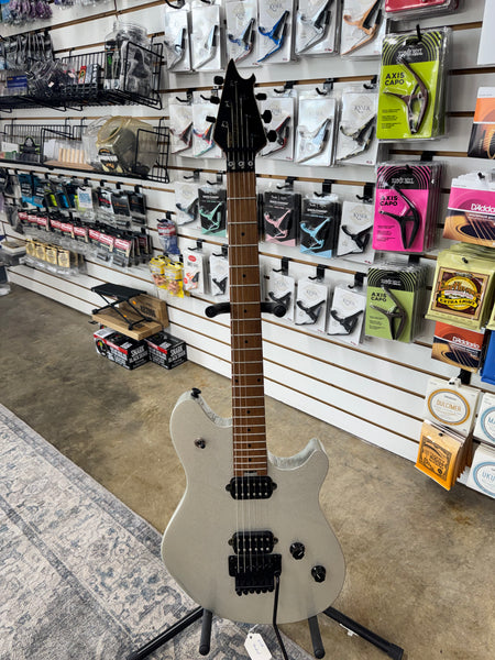EVH Wolfgang WG Standard with Baked Maple Neck - Silver Sparkle