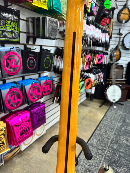 Squier FSR Classic Vibe Bass VI - Silver Sparkle