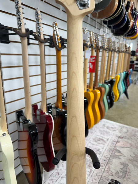 Squier Affinity Precision Bass PJ with Maple Fretboard - Black