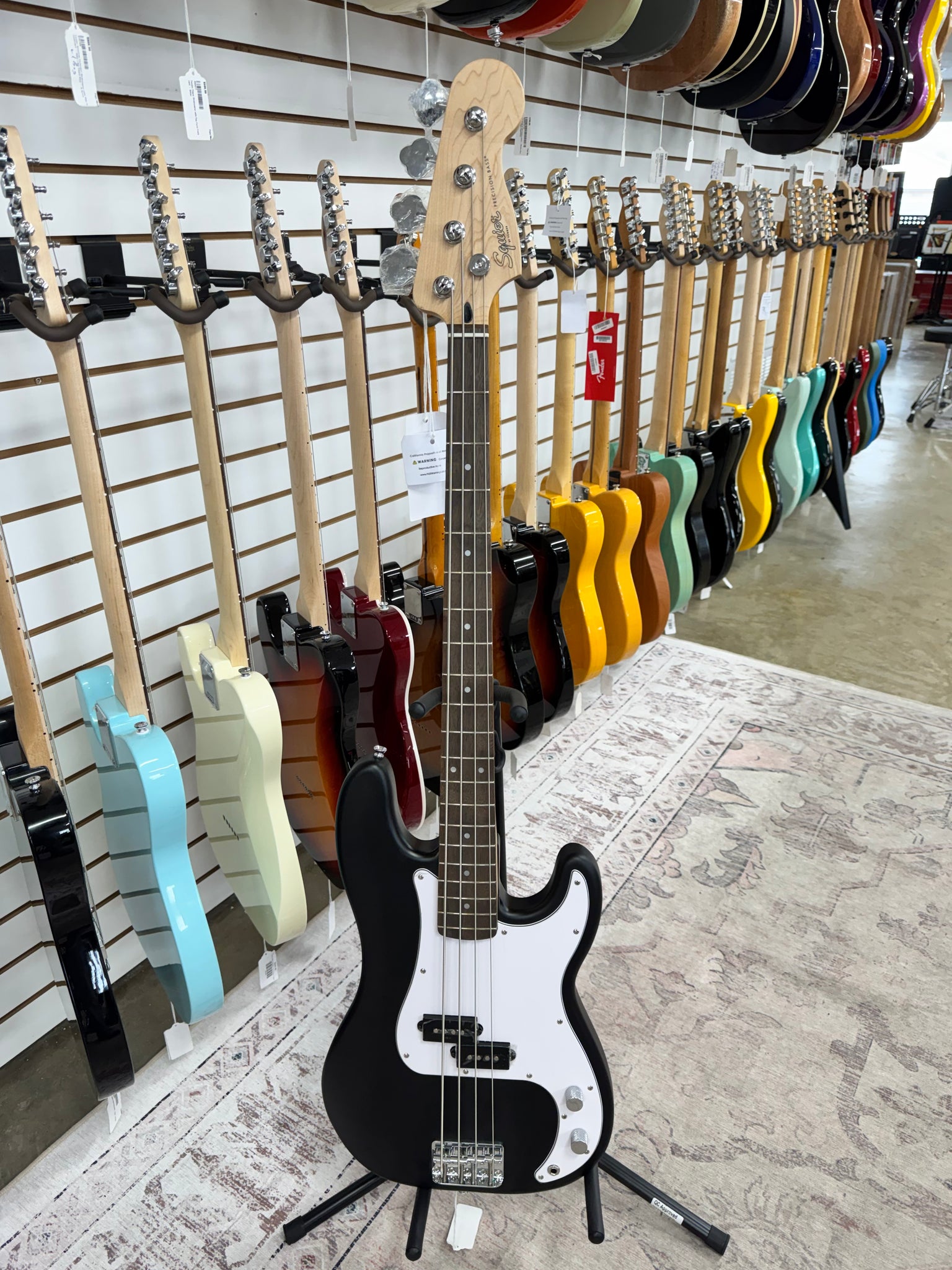 Squier Debut Series Precision Bass - Black