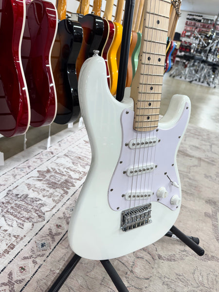 Squier Mini Stratocaster V2 with Maple Fretboard - Olympic White