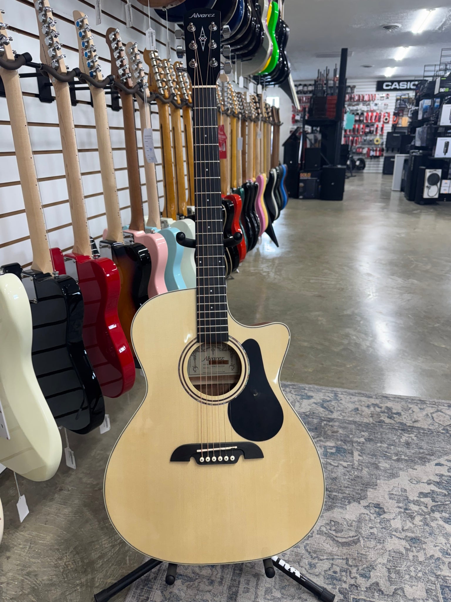 Alvarez Regent RG26CE Deluxe Grand Auditorium Acoustic Pack w/Gig Bag & Pickup - B Stock