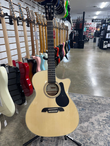 Alvarez Regent RG26CE Deluxe Grand Auditorium Acoustic Pack w/Gig Bag & Pickup - B Stock