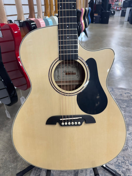 Alvarez Regent RG26CE Deluxe Grand Auditorium Acoustic Pack w/Gig Bag & Pickup - B Stock