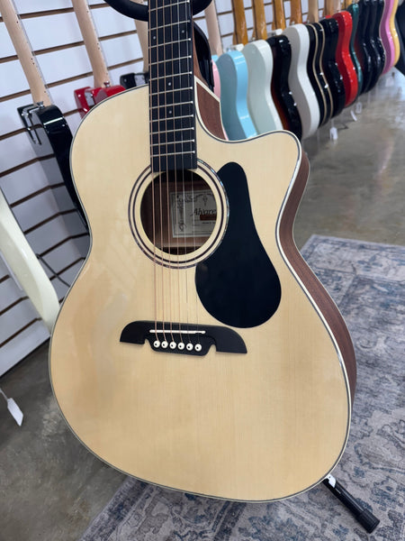 Alvarez Regent RG26CE Deluxe Grand Auditorium Acoustic Pack w/Gig Bag & Pickup - B Stock