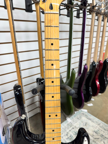 Fender Player Stratocaster with Maple Fretboard - 2-Color Sunburst