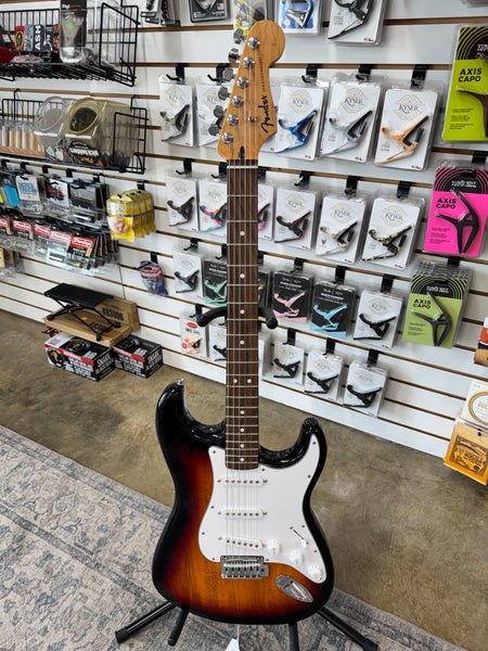 Fender Standard Stratocaster - 3-Color Sunburst