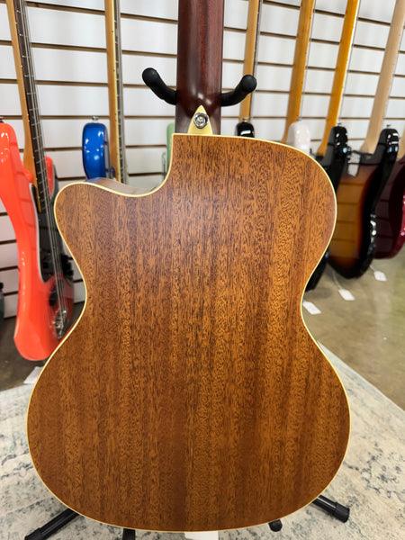 Alvarez AFH600CEFolk Acoustic Electric Guitar - Natural