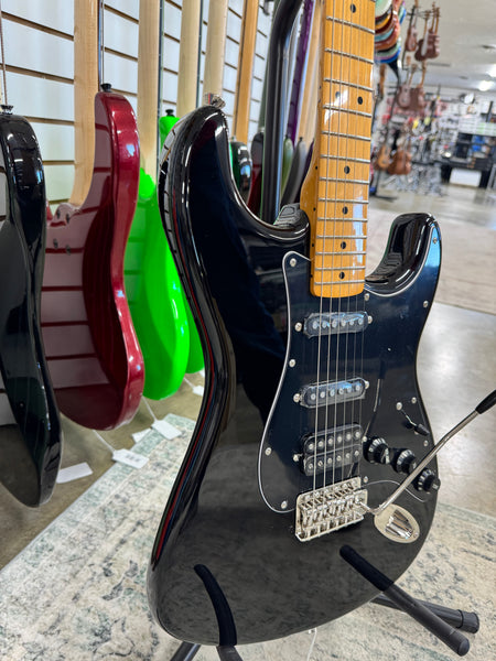 Squier Classic Vibe '70s Stratocaster HSS with Maple Fretboard - Black