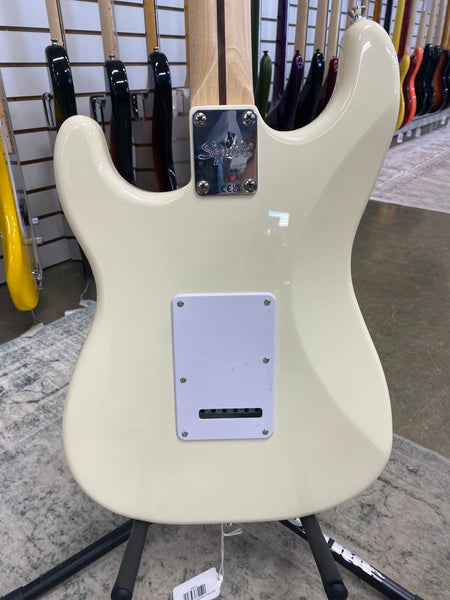 Squier Affinity Series Stratocaster with Maple Fretboard - Olympic White