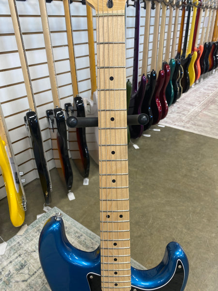 Squier Affinity Stratocaster with Maple Fretboard - Lake Placid Blue