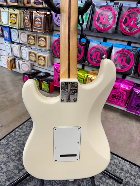 Fender American Special Stratocaster with Maple Fretboard - Olympic White
