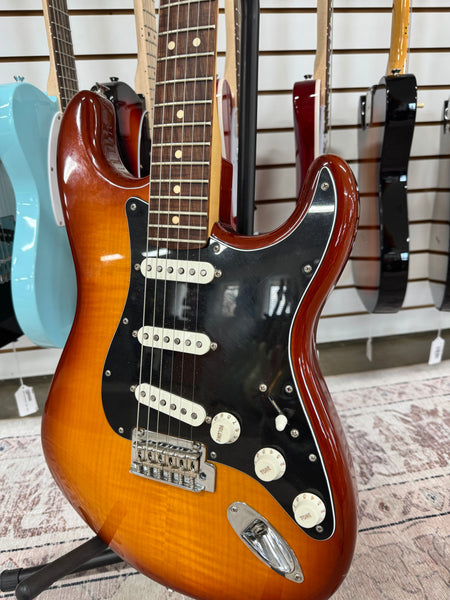 Fender Player Stratocaster Plus Top with Maple Fretboard - Aged Cherry Burst