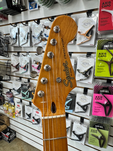 Squier Classic Vibe '60s Stratocaster with Laurel Fretboard - 3-Color Sunburst