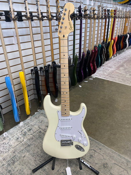 Squier Affinity Series Stratocaster with Maple Fretboard - Olympic White