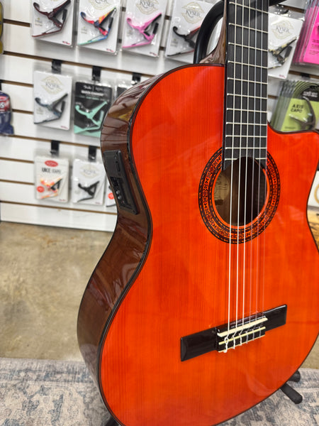 Washburn C5CE Classical Series Spruce/Catalpa Cutaway Nylon String with Electronics - Natural