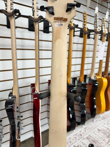 Jackson JS22-7 DKA-M Dinky - Gloss Black