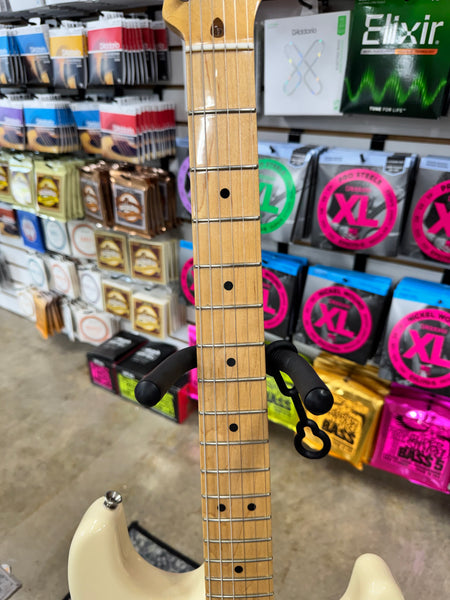 Fender American Special Stratocaster with Maple Fretboard - Olympic White