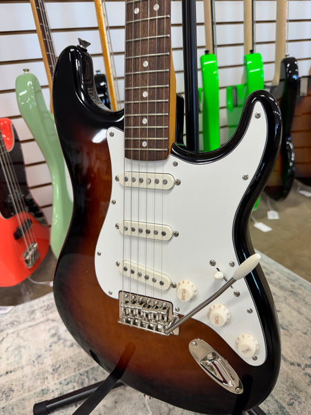 Squier Classic Vibe '60s Stratocaster with Laurel Fretboard - 3-Color Sunburst