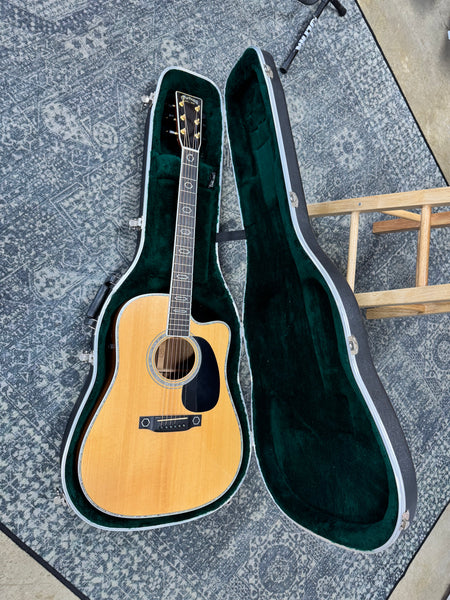 Martin DC Aura Custom Dreadnaught Acoustic Electric - Natural