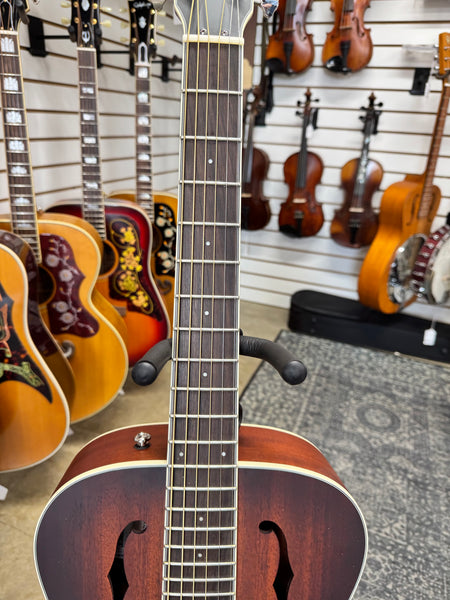 Fender Paramount PR-180E Resonator - Aged Cognac Burst
