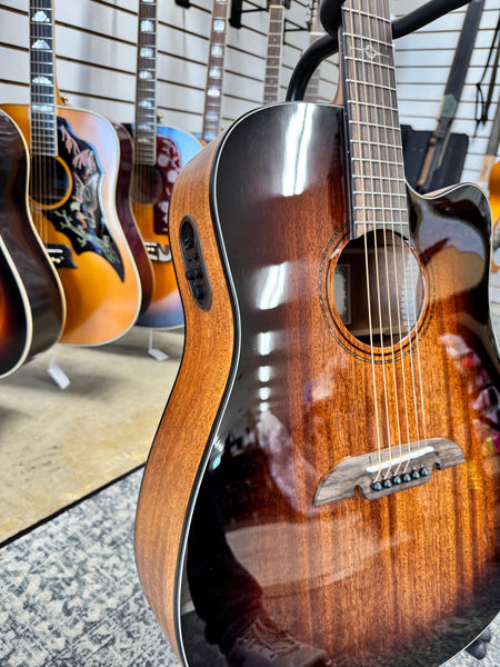 Alvarez AD66ce Shadowburst Dreadnought with Electronics - Shadowburst