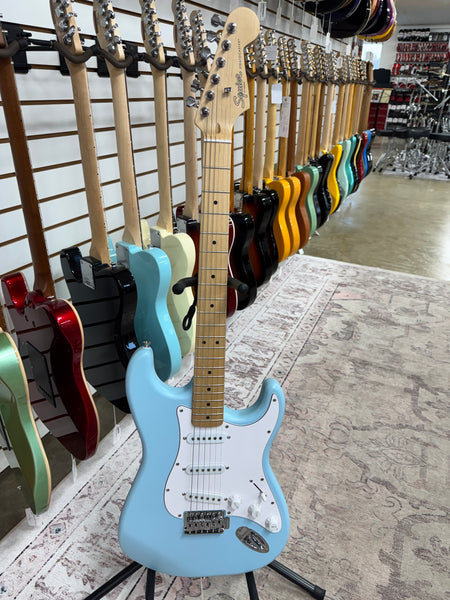 Squier Debut Series Stratocaster - Daphne Blue