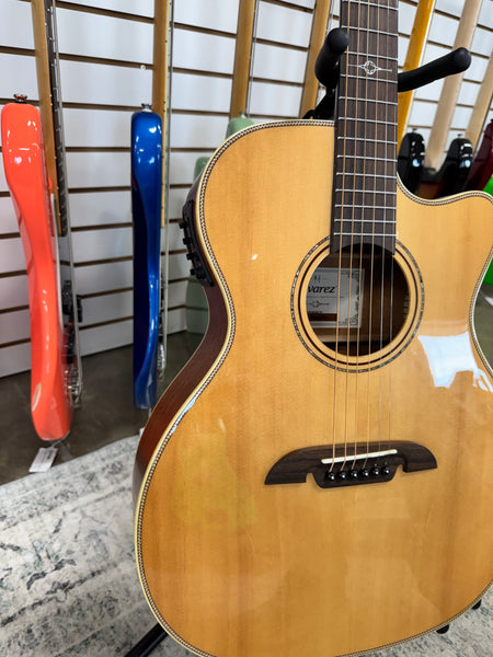 Alvarez AFH600CEFolk Acoustic Electric Guitar - Natural