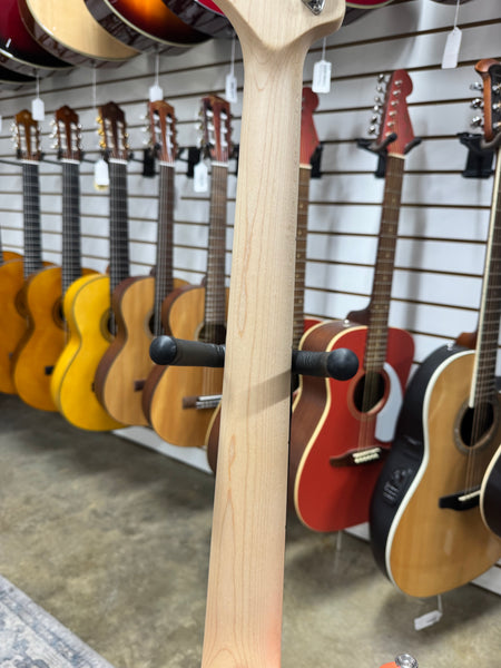 Squier Sonic Bronco Bass - Tahitian Coral