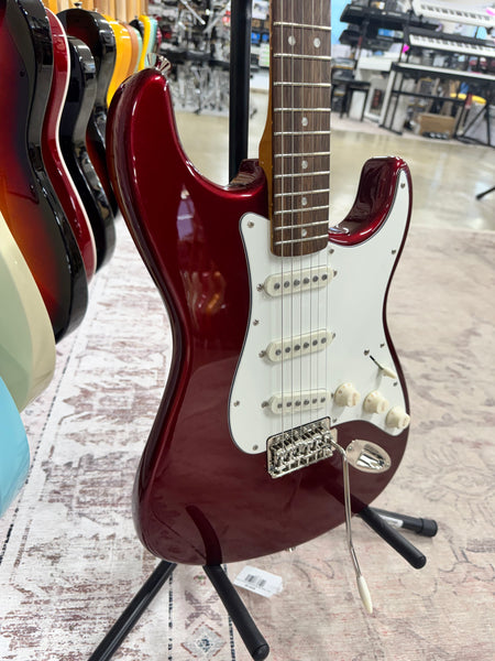 Squier Classic Vibe '60s Stratocaster with Laurel Fretboard - Candy Apple Red