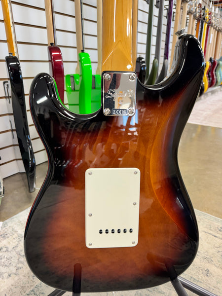 Squier Classic Vibe '60s Stratocaster with Laurel Fretboard - 3-Color Sunburst