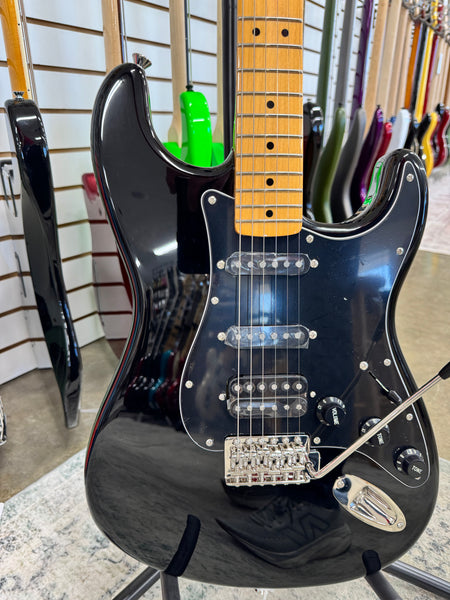 Squier Classic Vibe '70s Stratocaster HSS with Maple Fretboard - Black