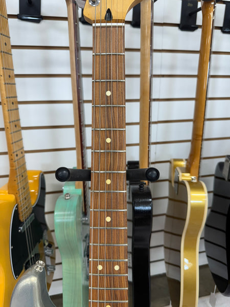 Fender Player Stratocaster with Pau Ferro Fretboard - Silver