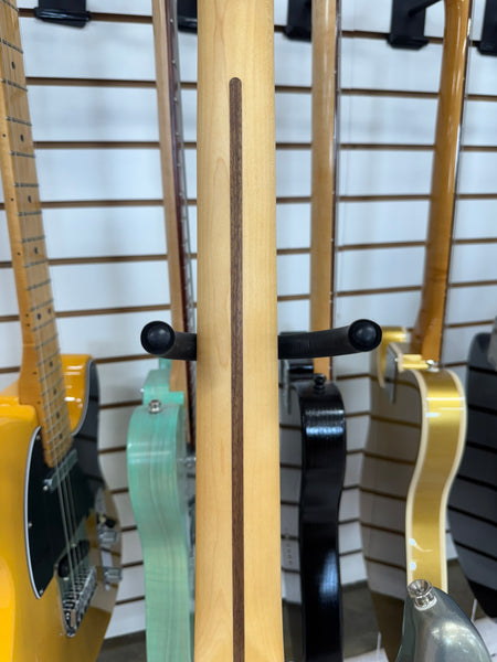 Fender Player Stratocaster with Pau Ferro Fretboard - Silver