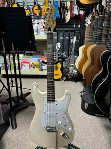 Peavey Predator AX HSS with Rosewood Fretboard and Power Bend Vibrato - White - Used