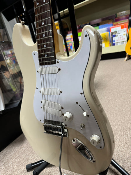 Peavey Predator AX HSS with Rosewood Fretboard and Power Bend Vibrato - White - Used