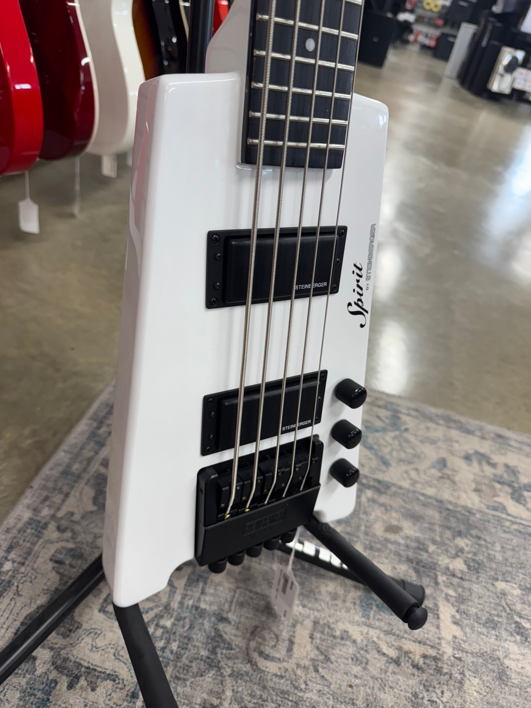 Spirit XT-25 Standard - White - B Stock – Pop's Music