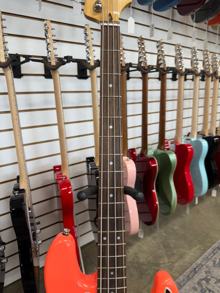 Squier Classic Vibe '60s Jazz Bass - Tahitian Coral - B Stock