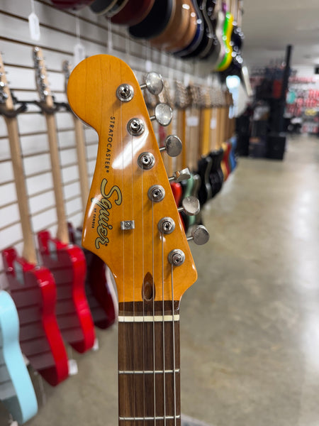 Squier Classic Vibe '60s Stratocaster Left-Handed with Laurel Fretboard - 3-Color Sunburst - Consignment